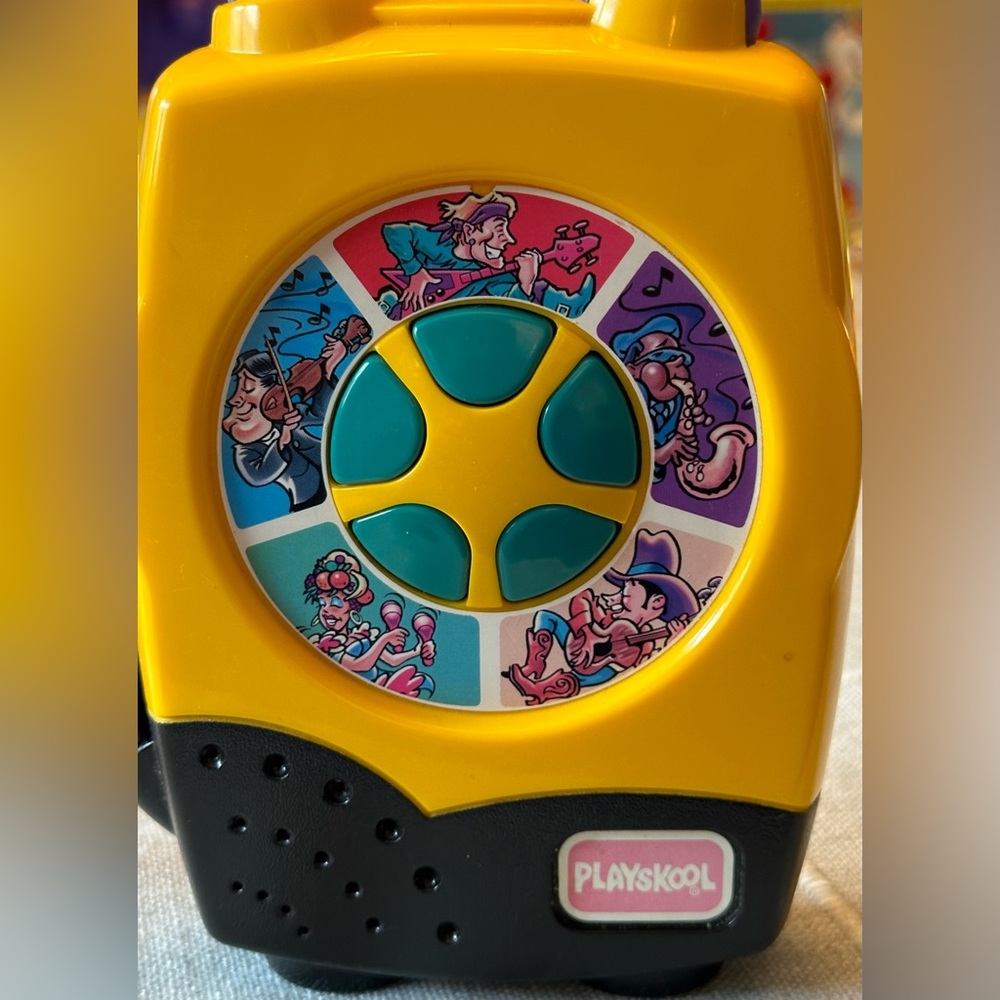 Playskool Handheld Toy Transistor Radio 1997
Plays five different styles music